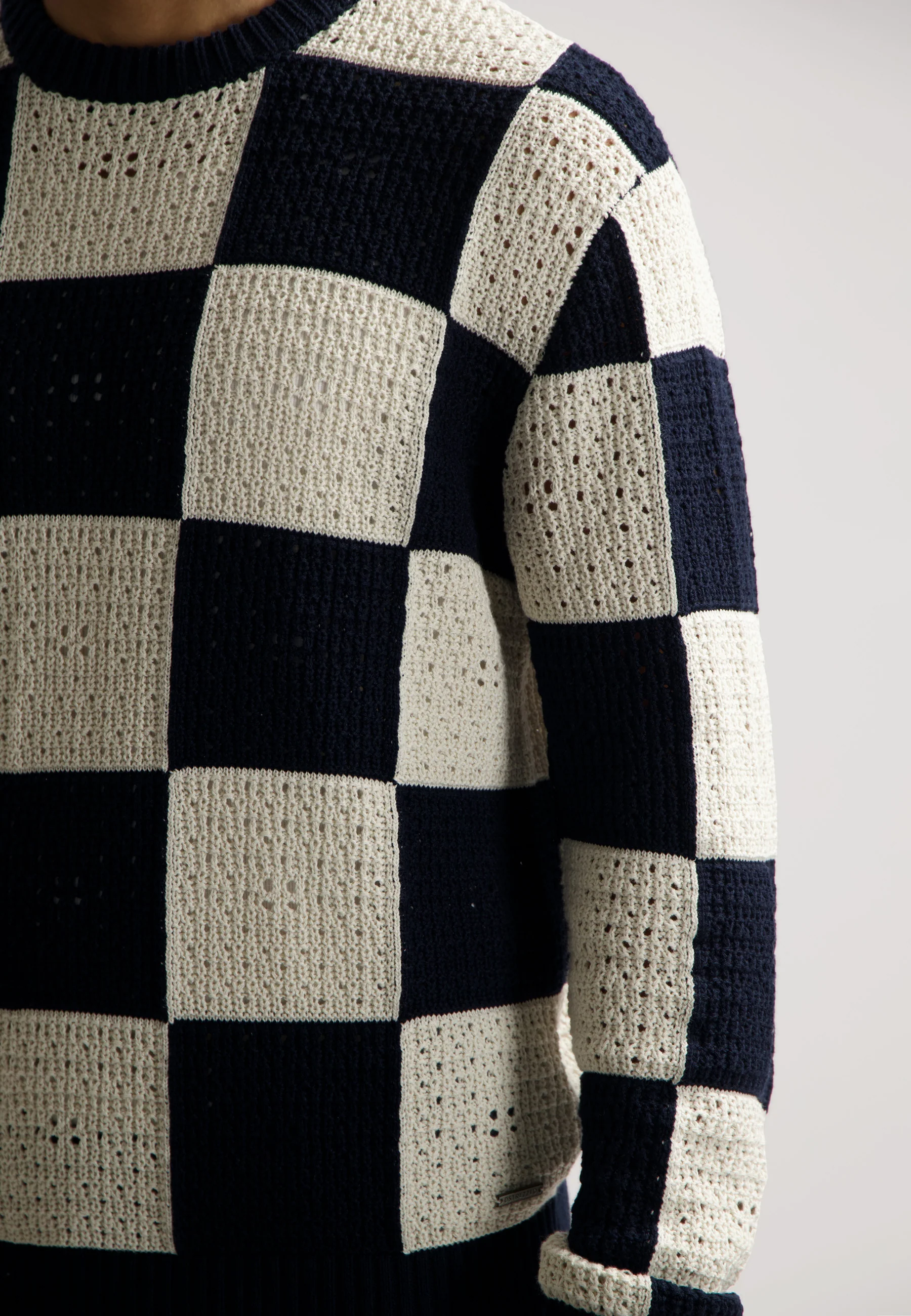 Rhys Crew - Image 3